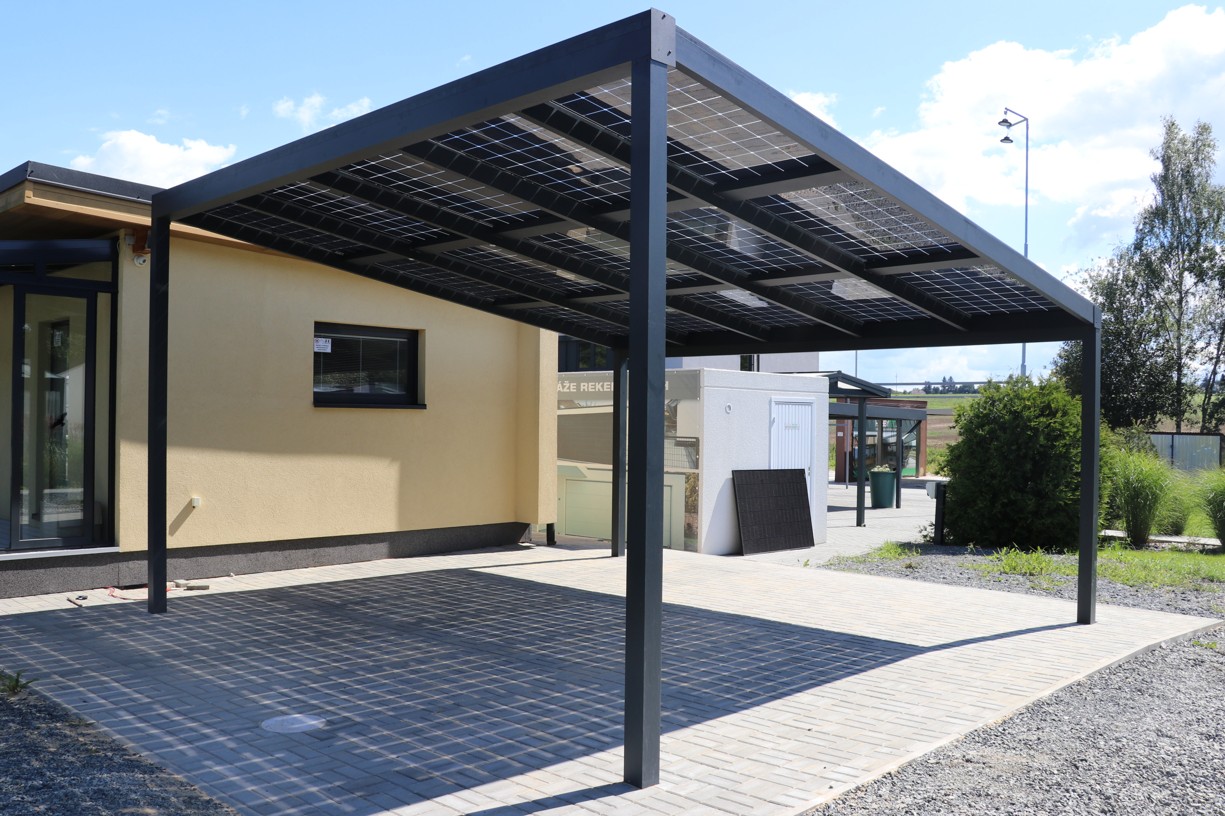 Alumínium tetőfedés fotovoltaikus panelekkel