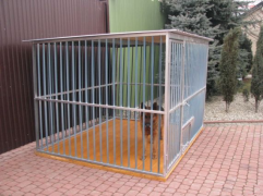 Kutya kennel nélkül emeleti 2x2m