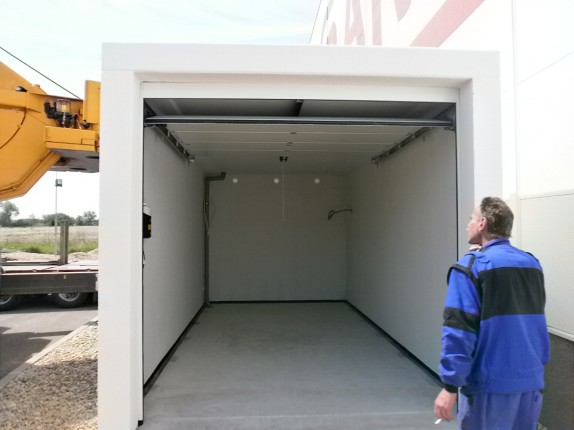 Fokozott beton garázs padló egy 298x598 cm magasság 273